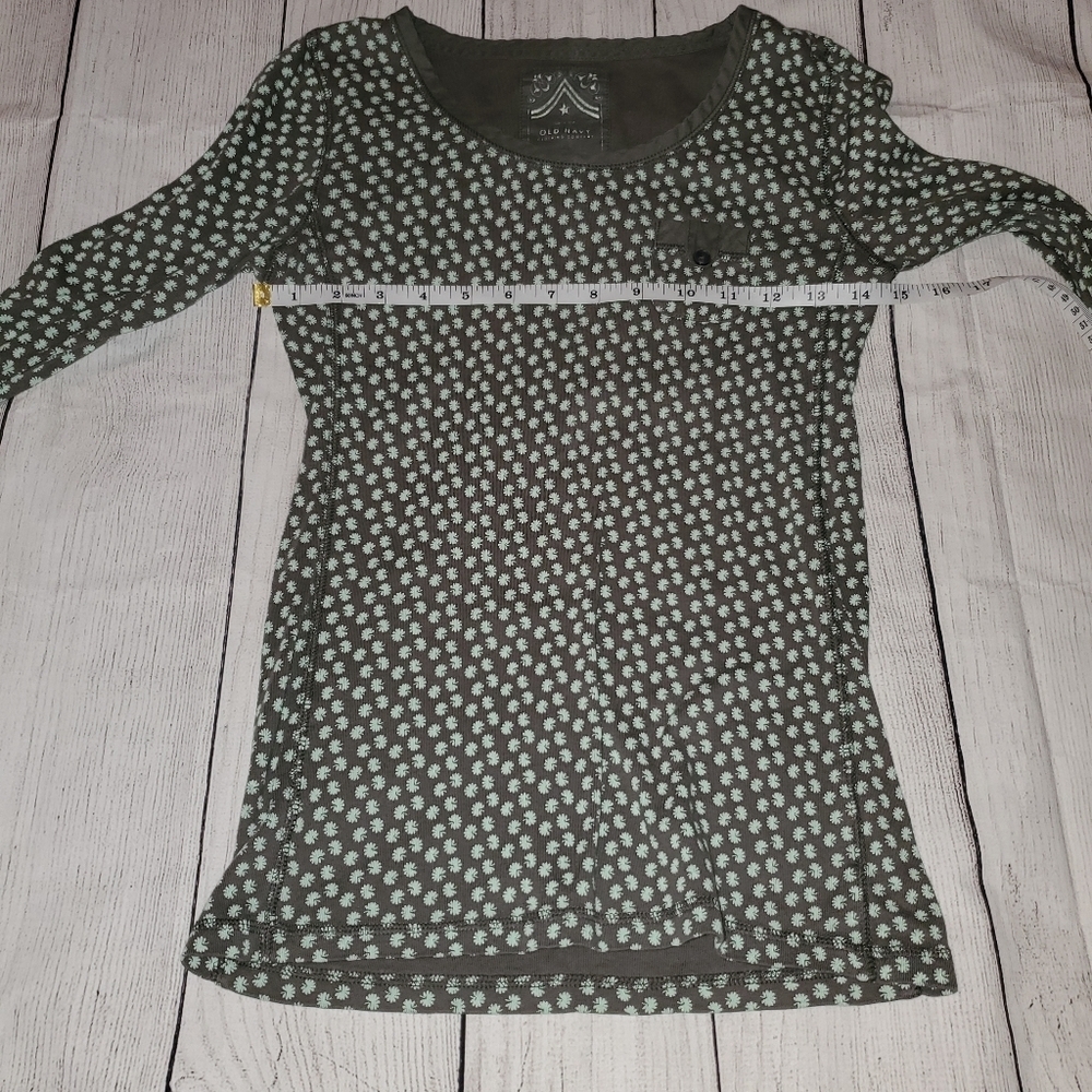 Old Navy Green Pattern long sleeve - Picture 4 of 6